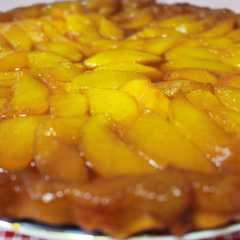 Una foto de Tarta Tatin de melocotones