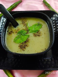 સરગવા શીંગ દૂધી નો સુપ (Drumstick Dudhi Soup Recipe In Gujarati) રેસીપી મુખ્ય ફોટો