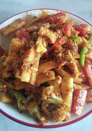 A picture of Mix vegetables pickle.