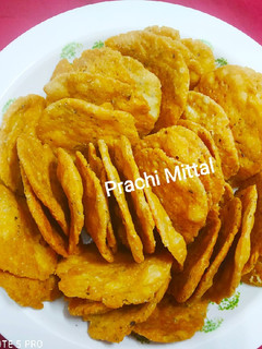 मैदा की मठरी (Maida ki mathri recipe in Hindi) रेसिपी मुख्य फोटो