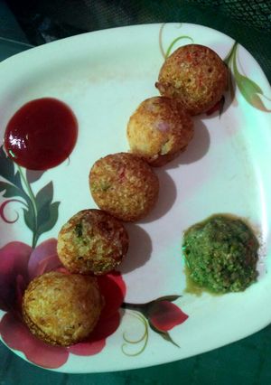 A picture of Suji Appam.