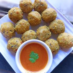 A picture of Ground Rice steamed Balls.