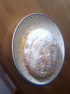Foto principal de Bizcocho relleno de crema pastelera con licor de melocotón