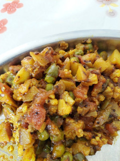 ફ્લાવર નું મીક્સ શાક (Cauliflower Mix Shak Recipe In Gujarati) રેસીપી મુખ્ય ફોટો