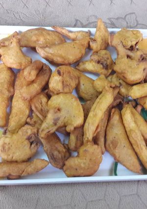 A picture of Aloo Ghobi ke Pakore.