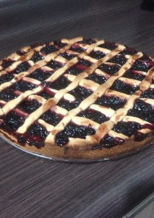 Una foto de Kuchen de manzanas y mermelada de mora