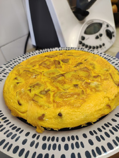 Una foto de Tortilla de patata... patatas hechas en freidora sin aceite