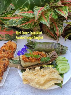 Foto resep Nasi Bakar Daun Mint Sambel Tempe Tongkol
