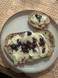 Toast de Brie com geleia