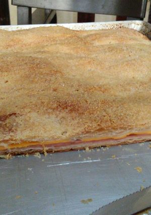 Una foto de Hojaldra de jamón y queso