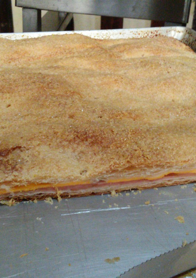 Una foto de Hojaldra de jamón y queso