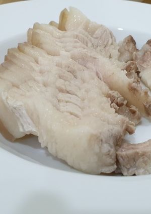 Hình của món Thịt luộc nước dừa.