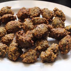 A picture of Green Moong Dal Fritters/Falafal.