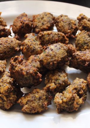 A picture of Green Moong Dal Fritters/Falafal.