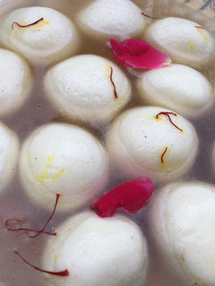A picture of #iwgSoft and spongy failproof Bengali rasgullas.