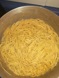 Una foto de Spaghetti cremoso con chile chipotle.ॐ 🇲🇽