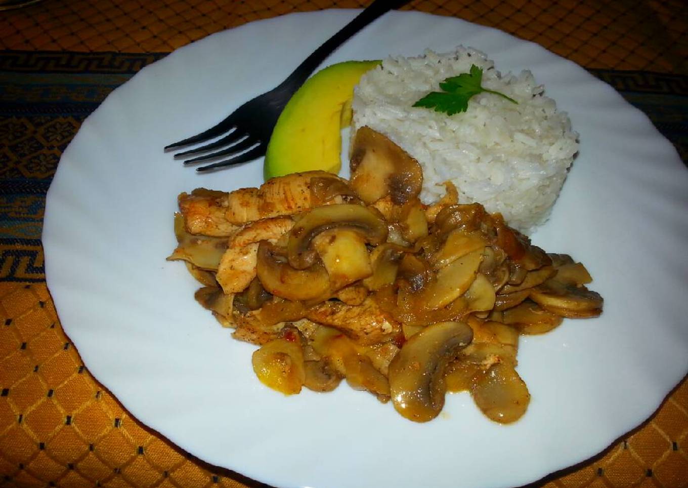 Salteado de pollo y champiñones