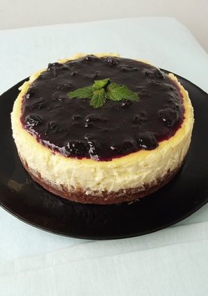 બેક્ડ બ્લુબેરી ચીઝકેક (Baked Blueberry Chesecake Recipe In Gujarati) રેસીપી મુખ્ય ફોટો