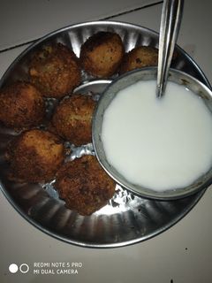 सिंघाड़े के आटे के वडे (Singhare ke aate ke vade recipe in Hindi) रेसिपी मुख्य फोटो