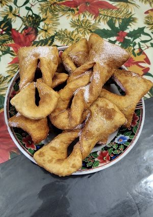 Una foto de Krebel la antecesora de la torta frita