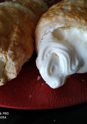 Φωτογραφία της συνταγής Σπιτικά κορνέ με κρέμα πατισερι!!