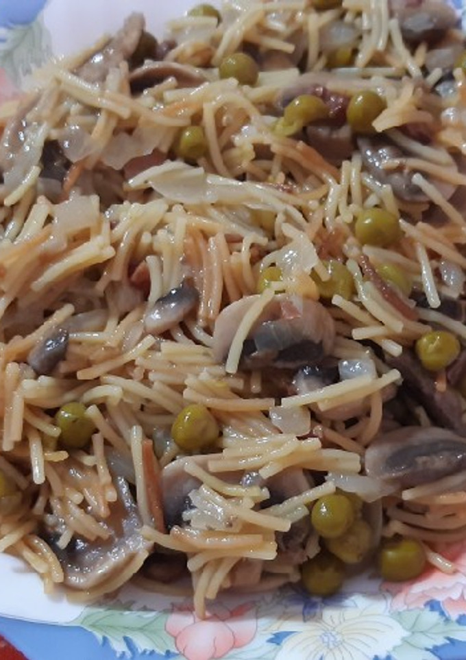 Una foto de Sartén de fideos con champiñones
