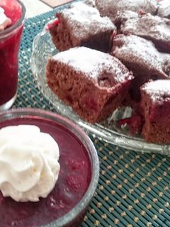 Kakaós-meggyes pite meggyzselével recept fotója