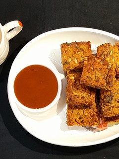 कोथिम्बीर वड़ी (Kothimbir Vadi Recipe in Hindi) रेसिपी मुख्य फोटो