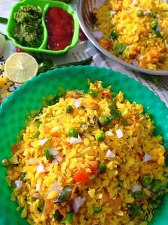 मटर कांदा पोहा (matar kanda poha recipe in Hindi) रेसिपी मुख्य फोटो