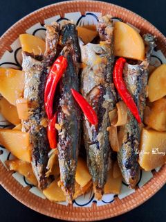 Hình của món Cá nục kho măng.