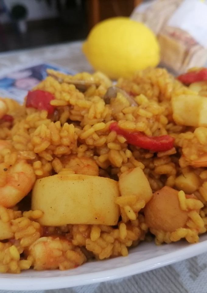 Una foto de Paella para 2 de marisco y rape en Thermomix