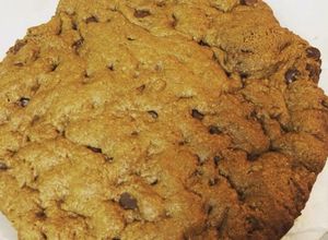 Una foto de Gigante chocolate chips cookies