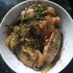 A picture of Chinese Chicken with Herb Soysauce.