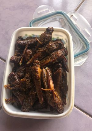 A picture of Crispy spicy grasshopper.