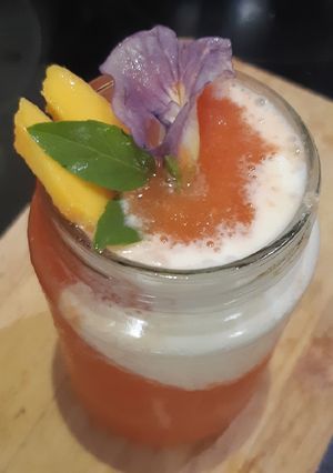 รูปของ Papaya-Mango Coconut Kefir Lassi