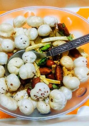 सूखी मखाना भेल (sukhi makhana bhel recipe in Hindi) रेसिपी मुख्य फोटो