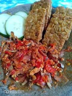 Foto resep Sambal bawang teri + tempe goreng