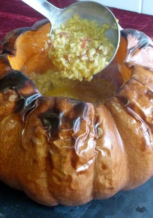 Una foto de Arroz al horno caldoso en calabaza
