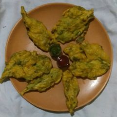 A picture of Spinach leave pakoda.
