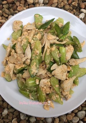 รูปของ “ผัดแตงกวาไข่ใส่อกไก่”