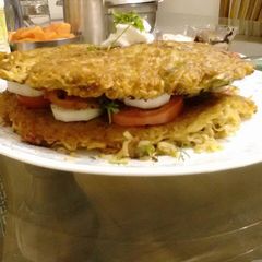 A picture of Noodles burger.