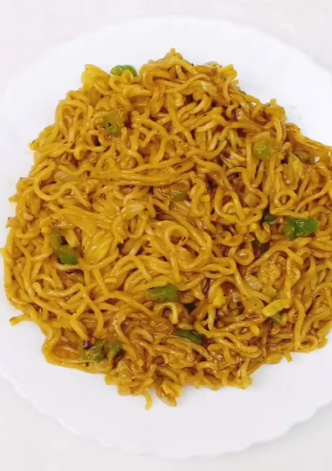 கார்லிக் மேகி(garlic maggi recipe in tamil) செய்முறை முக்கிய புகைப்படம்