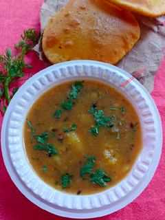 मथुरा के डुबकी वाले आलू (mathura ke dubki wale aloo recipe in Hindi) रेसिपी मुख्य फोटो