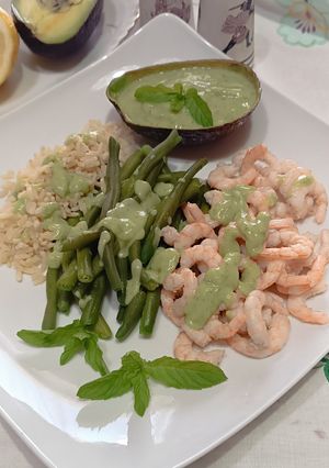 Foto di Riso, Fagiolini e Gamberi Lessati con Salsa di Avocado e Menta