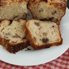 Una foto de Budín de banana, nuez y chocolate (sin manteca) 🍌🧆🍫