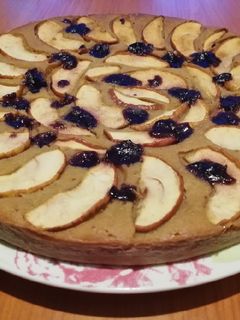 Una foto de Tarta de manzana y galletas 🍎🍪