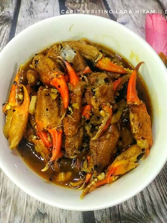 Langkah Gampang Menyiapkan Resep Capit kepiting lada hitam yang Uenak Anti Ribet, Uenak Banget