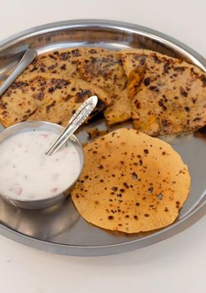 A picture of Aloo onion butter paratha.