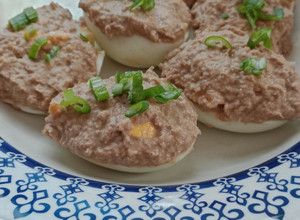 Una foto de Huevos rellenos de atún