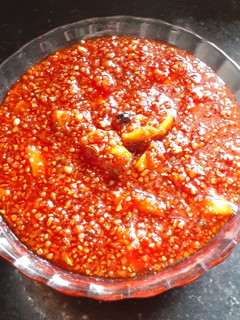 ગોળ કેરીનું અથાણું (Gol Keri Athanu Recipe In Gujarati) રેસીપી મુખ્ય ફોટો